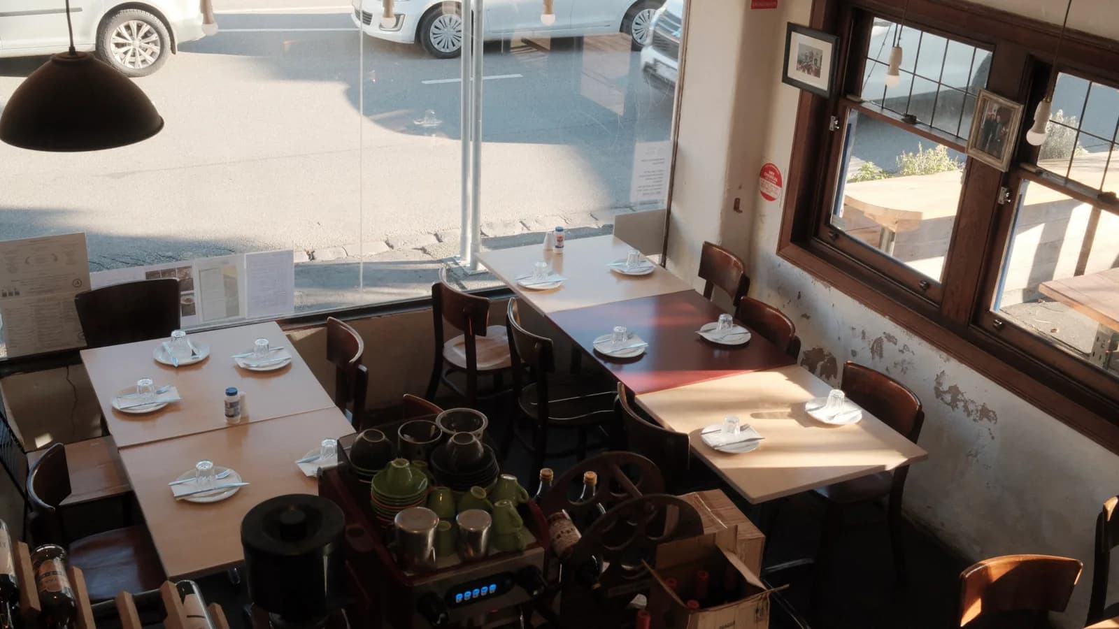 Tables by Victoria Street in Brunswick